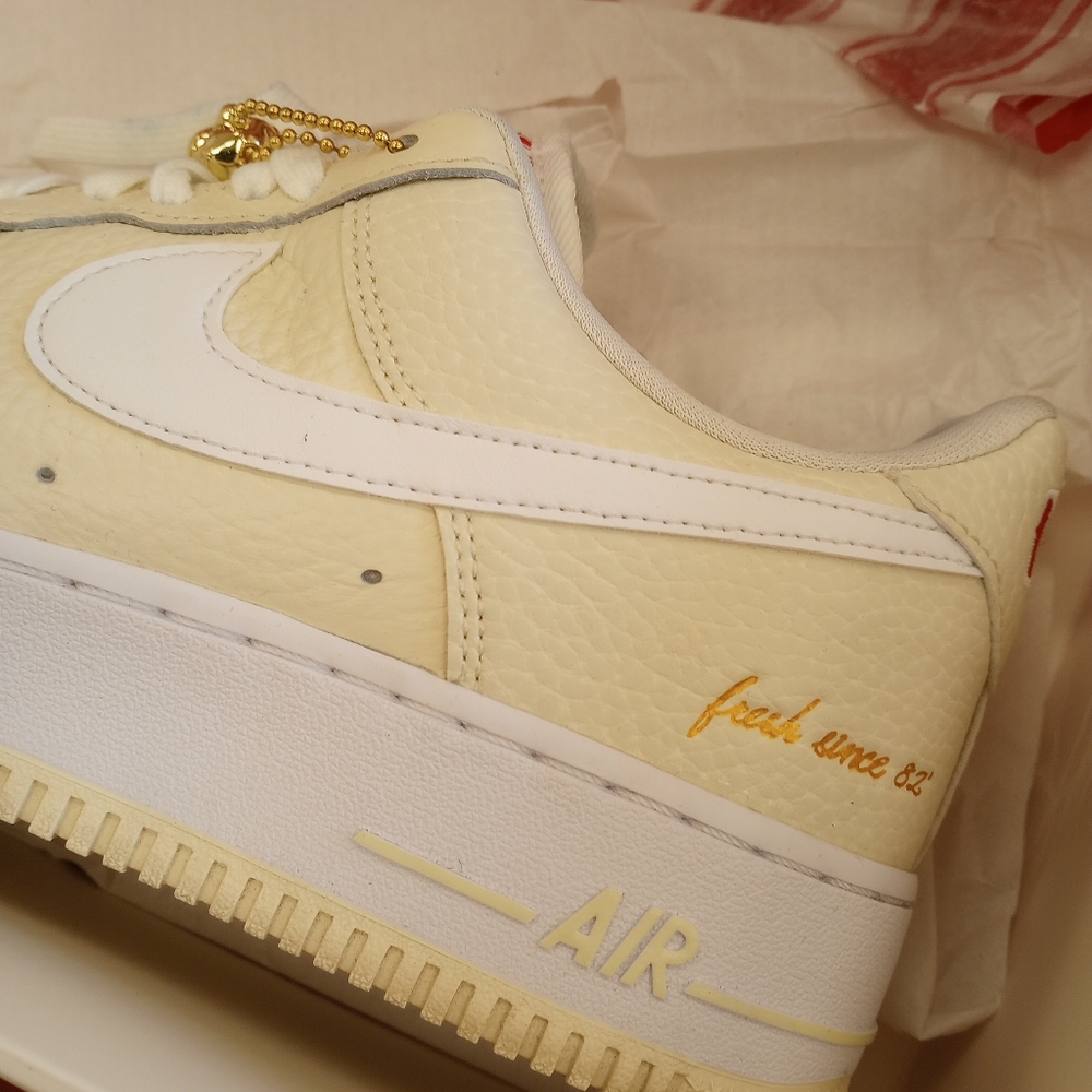 Nike Air Force 1 Premium Popcorn Butter size 9.5 Mens